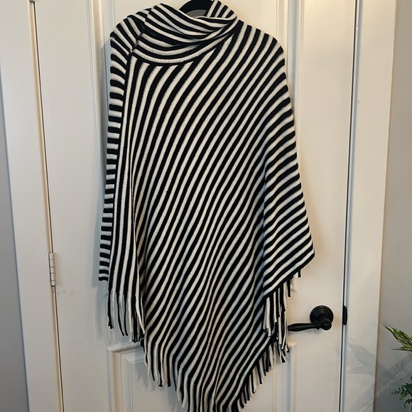 New Directions Shawl - Picture 2 of 3